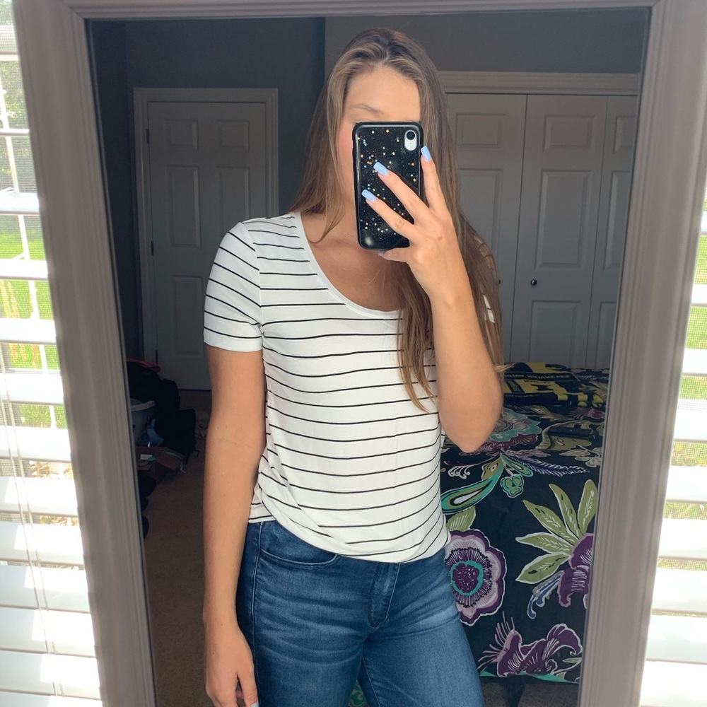 Vneck Tee